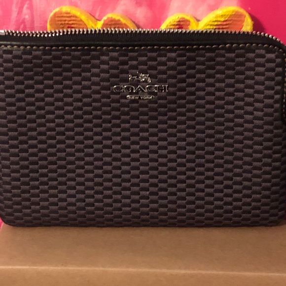 Coach Wristlet - Picture 3 of 4